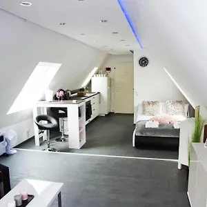 Truth - Queensize Bett - Netflix - Küche Apartment Dortmund