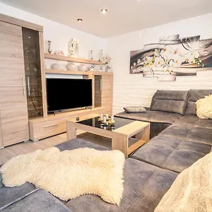 Truth King Size Betten, Kamin, Smart-tv, Massagestuhl Apartment Dortmund